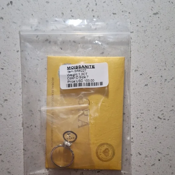 NWT 1.0CT MOISSANITE DIAMOND RING SIZE 7 - Picture 2 of 2